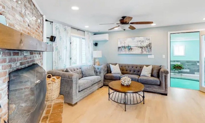 Hampton Casa | Turquoise Cottage - Indoor Pool,Hot Tub,Bring Your Pup,Short Walk to North Beach