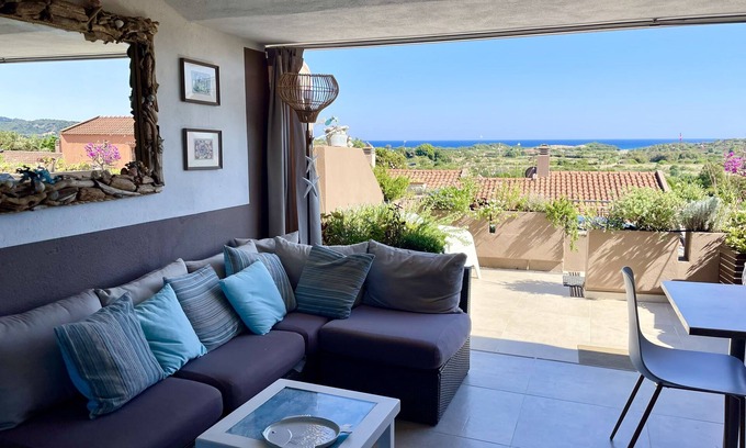 Chia Apartamento | Turquoise house residence Chia Laguna