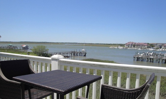 Sunset Point Casa | Turtle Bay 15 - Riverfront - Dock & Pool