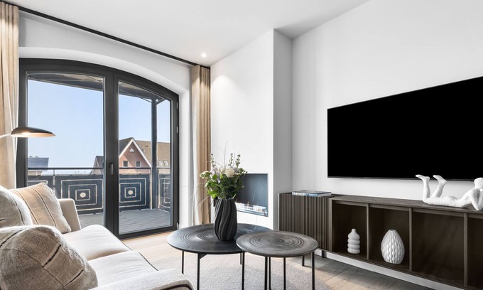 List Apartamento | Turtle Bay Suite - Luxury on 65m² in List, Sylt with a Fireplace and Balcony.