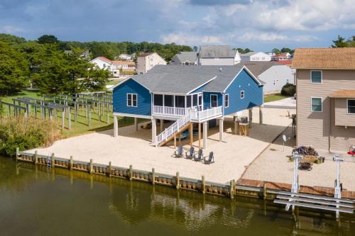 Captain's Cove Casa | Turtle Bay - Waterfront & a screened porch!
