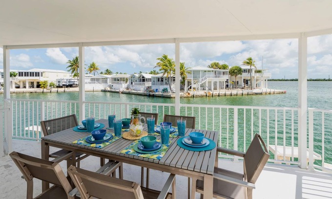 Cudjoe Key Cabaña | **TURTLE COVE VIEWS @ VENTURE OUT** 2BR/2BA Cottage +35’ Private Slip | 80’ Pool