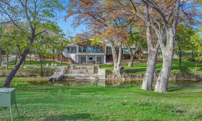 Kerrville Casa | Turtle Creek House, 4 Bedrooms, 5 Bathrooms, only 8 miles south of Kerrville.