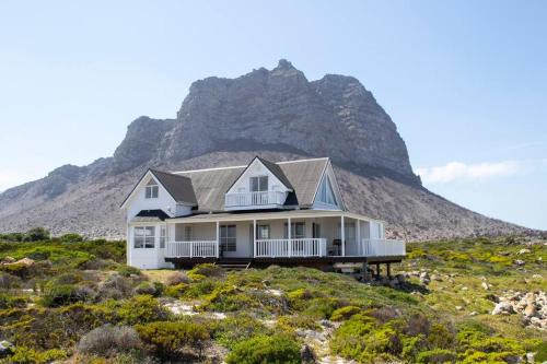 Elgin Casa | Turtle Creek in Pringle Bay