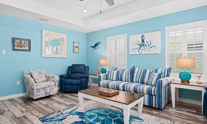 Rockport Casa | Turtle's Nest | Pet Friendly + Blocks to the Water