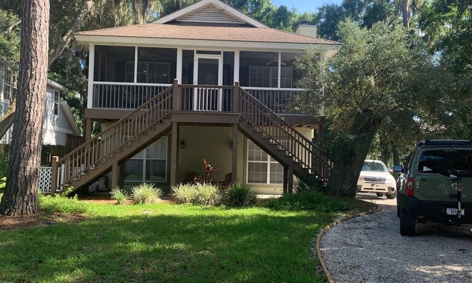 Saint Simons Island Casa | Turtle Villa: 4 bedrooms, 3 baths and Pet Friendly!