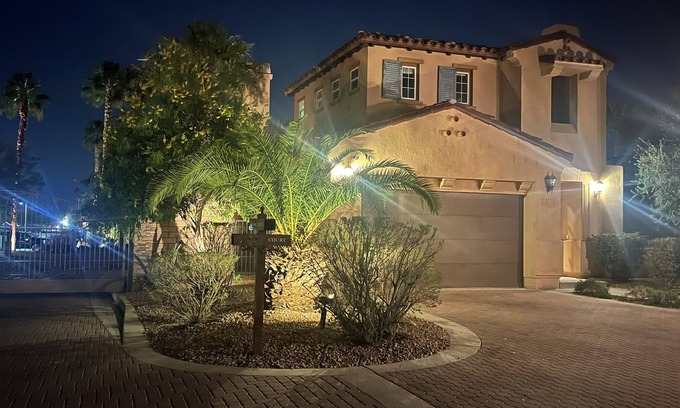Araby Casa | Tuscan Getaway in the Desert!