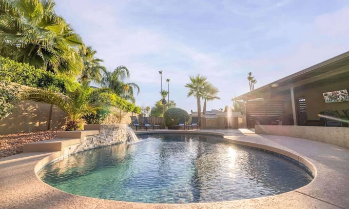 Raskin Estates Casa | Casa de 5 habitaciones con 2 master suites. Piscina y espacio al aire libre!