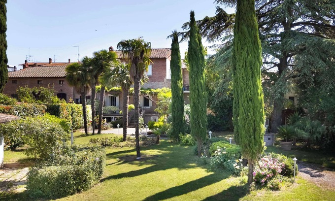 Gioiella Casa | Tuscany - Townhouse - Sleeps 18 - Garden near Lake