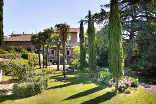 Gioiella Casa | Tuscany - Townhouse - Sleeps 18 - Garden near Lake
