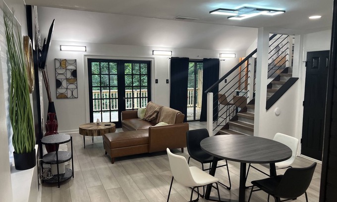 Smyrna Casa | Tuxedo Touch Modern 2BR Townhouse