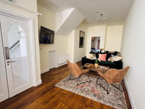 Shantraud Casa | Twenty 7 - Modern & Spacious Townhouse