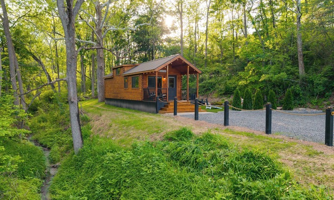 Herndon Cabina | Twilight Escape Tiny home in Herndon Pa