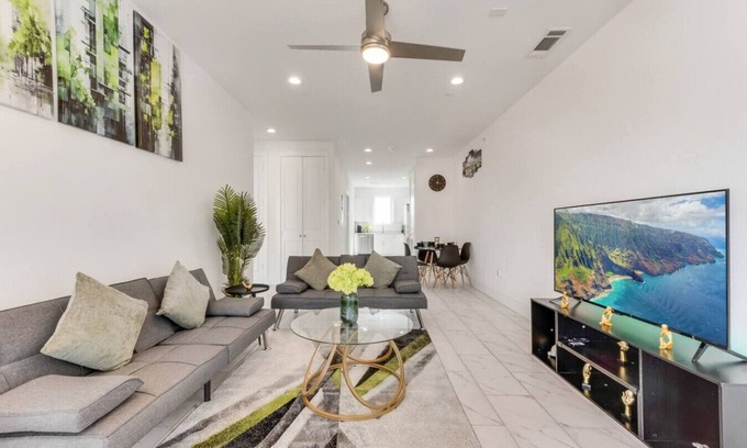 Downtown Dallas Apartamento | Twin City View Apartments I King Bed I FreeParking