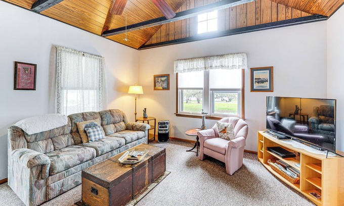 Twin Lakes Cabaña | Twin Lakes Cottage: Walk to Elizabeth Lake!