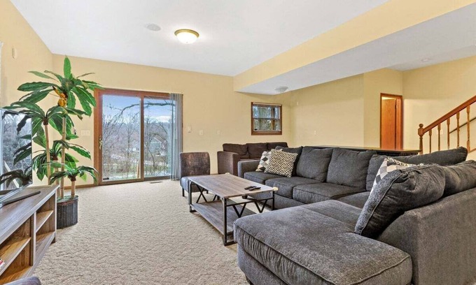Twin Lakes Casa | Twin Lakes Dog Friendly Home |Wooded Backyard |Balcony |Short Drive to Alpine & Wilmot Ski Resorts