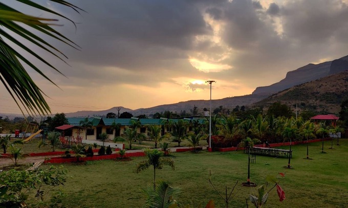 Pegalwadi Tryambak Complejo | Twin Mountain Resort