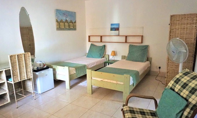 Serrekunda Cama Y Desayuno | Habitación Doble en B & B Villa Calliandra - 2 camas