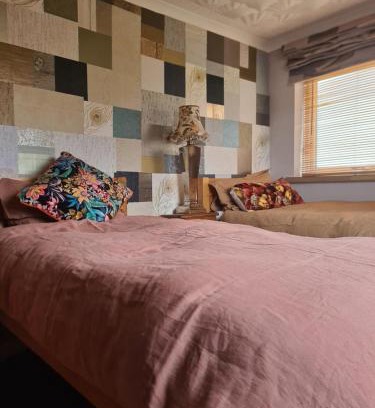 Pill Casa | Twin room with garden view in Shirehampton