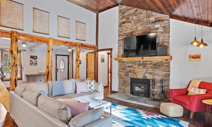 Custer Cabina | Twin Sisters Court · ★Tatanka Hideaway★Hot Tub★Pool-Table★Massive Space