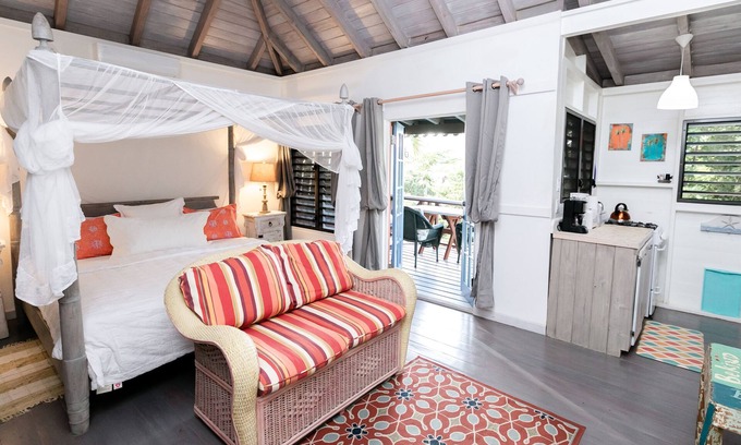 Freemans Bay Cabaña | Twinkle, 1 cama, A / C, TV, Wifi, Sandy Galleon Beach, Vistas, Cocina, Cuarto de baño