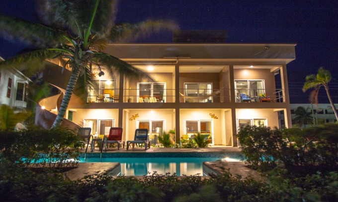 San Pedro Condominio | Twisted Palm Villas-Coco Suite Solo Adultos