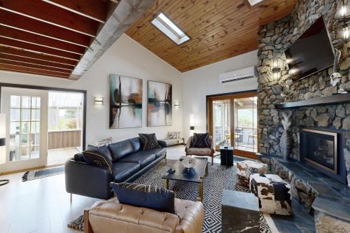 Sturgis Casa | Twisted Rose Cabin