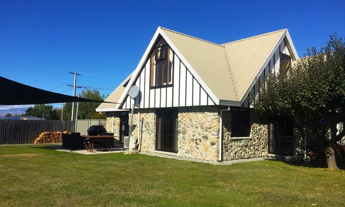 Twizel Casa | Hermosa casa única con espaciosas y cómodas viviendas y vistas impresionantes
