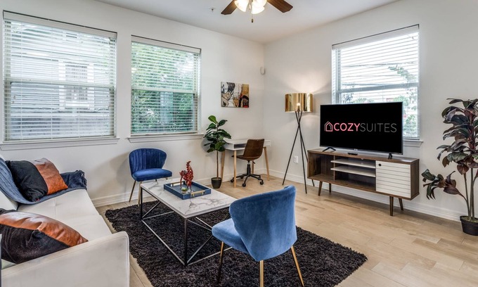 North University Casa | TWO 3BR CozySuites in Central Austin by UT