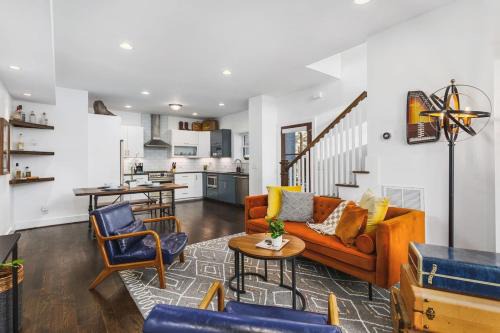 Hillsboro Village Casa | TWO Adjacent Homes in 12 South and Belmont area Sleeps 20 People