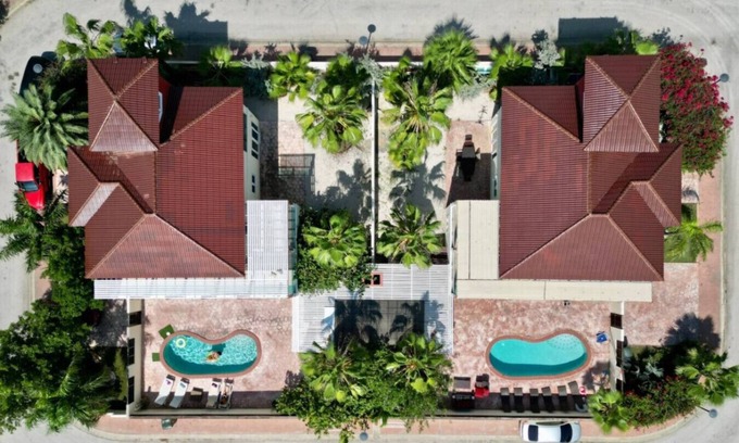 Palm Beach Villa | Two attached Villas 14 bedrooms, 12 bathrooms for a total of 28 guests !!!