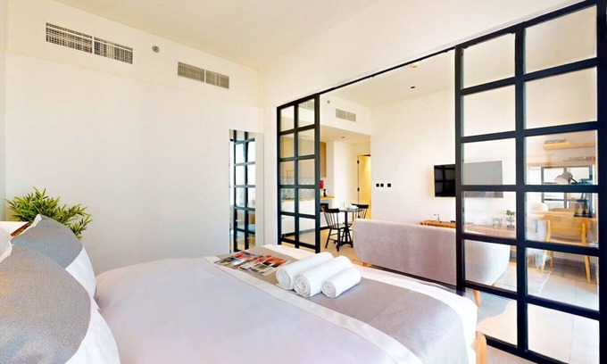 Jumeirah Village Triangle Apartamento | Two Bedroom: Modern and Chic with Balcony
