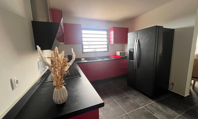 Sainte-Suzanne Apartamento | Two-bedroom apartment with garden, eco-farm