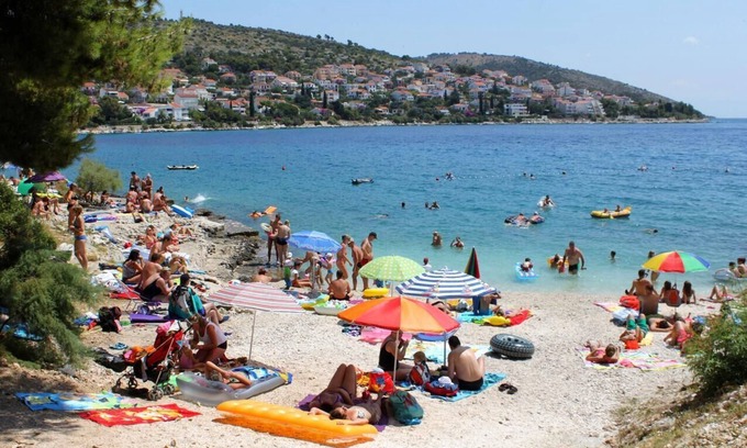 Businci Apartamento | Two bedroom apartment with balcony and sea view Mavarstica, Ciovo (A-18882-a)
