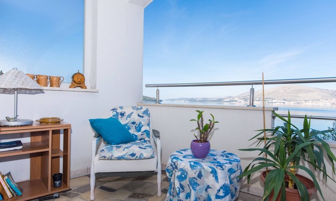 Okrug Gornji Apartamento | Apartamento para dos personas en la playa Okrug Gornji, Ciovo (A-459-a)