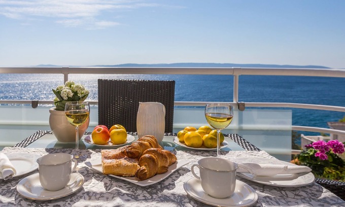 Businci Apartamento | Apartamento para dos personas con terraza y vista al mar Rastici, Ciovo (A-1084-b)
