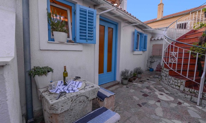 Veli Losinj Apartamento | Apartamento para dos personas con una terraza Veli Losinj, Losinj (A-7959-c)