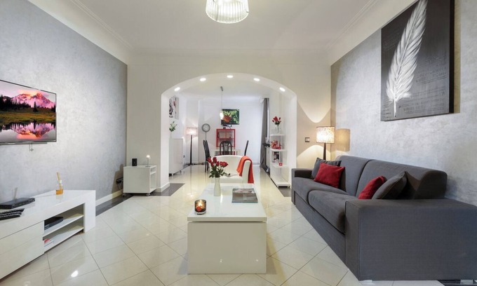 Gare Apartamento | Two-Bedroom Apartment with Balcony