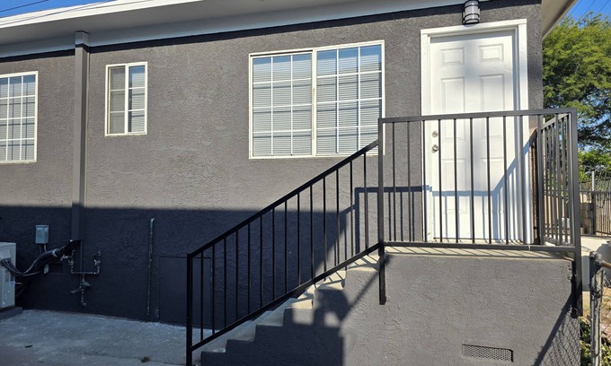 Boyle Heights Apartamento | Two bedroom apartment near downtown