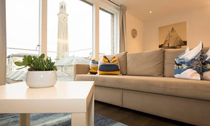 London Borough of Hounslow Apartamento | Two-Bedroom Apartment Kew Gardens/Chiswick