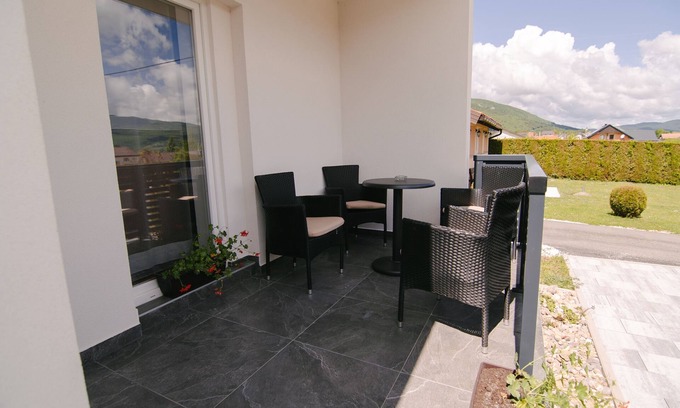 Korenica Apartamento | Apartamento para dos personas con una terraza Korenica, Plitvice (A-24421-a)