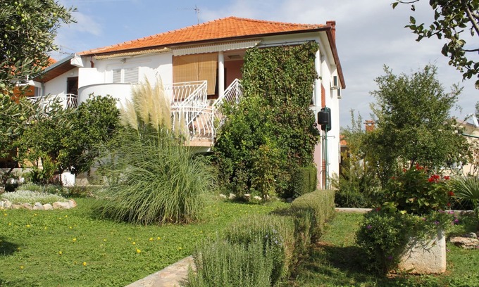 Nevidane Apartamento | Apartamento para dos personas en la playa Nevidane, Pasman (A-325-b)