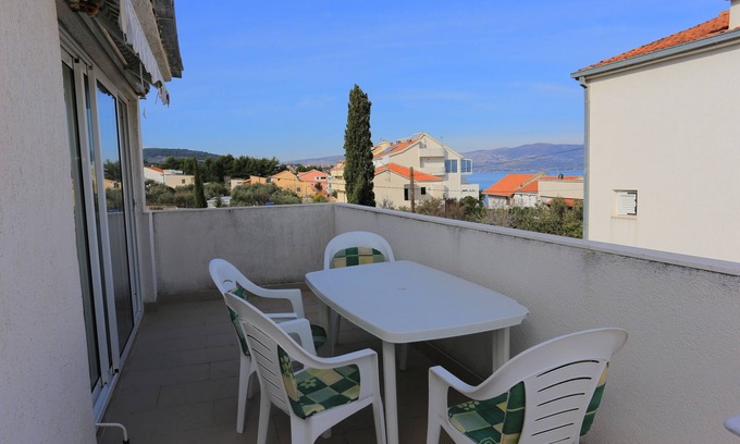 Slatine Apartamento | Apartamento para dos personas con terraza y vista al mar Slatine, Ciovo (A-16345-a)