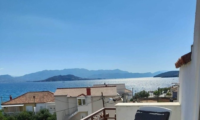 Slatine Apartamento | Apartamento para dos personas con balcón y vista al mar Slatine, Ciovo (A-24266-b)