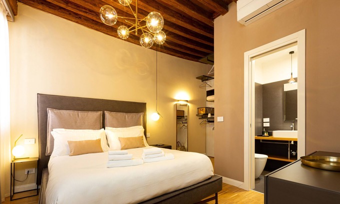 San Polo Apartamento | Two bedroom apartment with ensuite bathrooms in a perfect location.