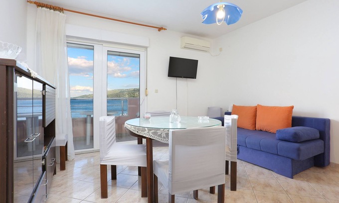 Poljica Apartamento | Apartamento para dos personas en la playa Poljica, Trogir (A-19316-a)