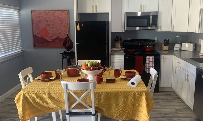 Las Vegas Apartamento | Two Bedroom Apartment close to Arts District and Strip
