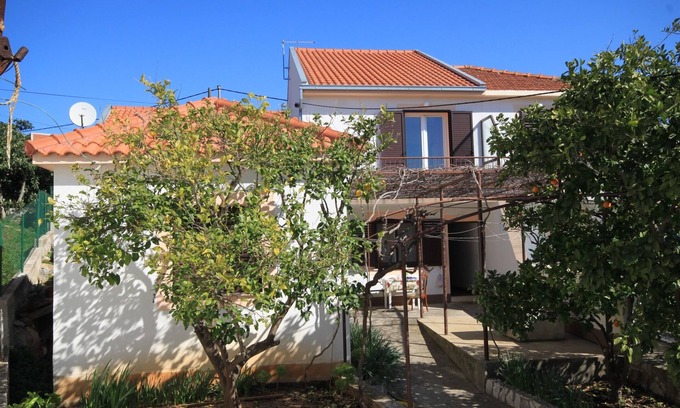 Slatine Apartamento | Apartamento para dos personas con balcón y vista al mar Slatine, Ciovo (A-8658-a)