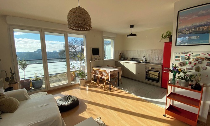 Malakoff Apartamento | Two-bedroom apartment with balcony