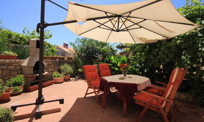 Cunski Apartamento | Apartamento para dos personas con una terraza Cunski, Losinj (A-8010-a)